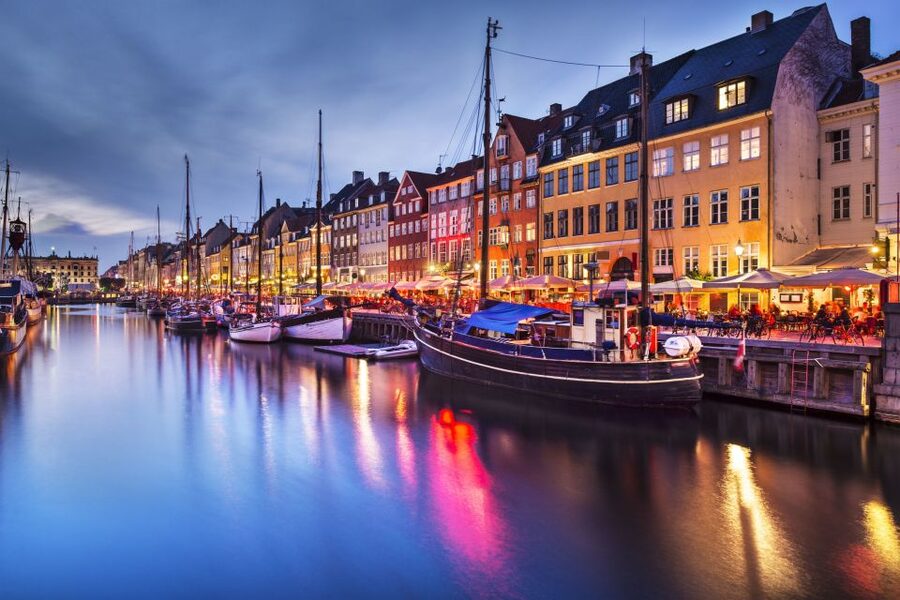 3-Hour Private Copenhagen Walking Tour - What the guide adds to a short city walk