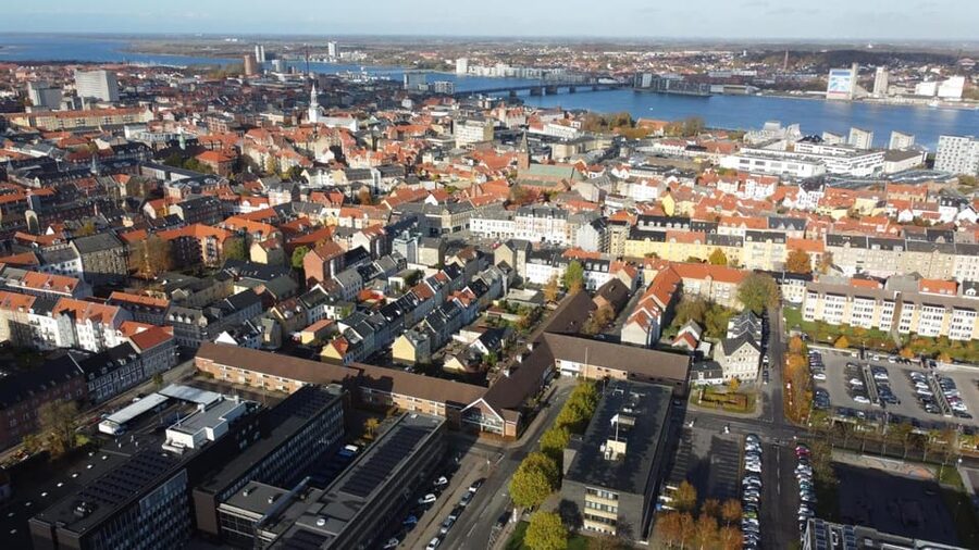 Aalborg: Express Walk with a Local in 60 minutes - Budolfi Church and the city’s central character