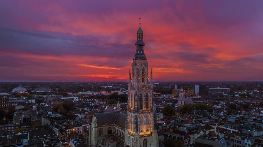 Breda: Highlights tour with local guide - Small streets, outdoor cafés, and the Burgundian side of Breda