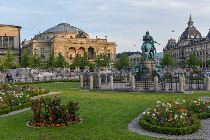 Castles of Kronborg and Frederiksborg from Copenhagen by Car - The price and who gets value from it