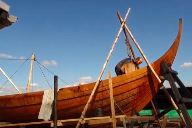 Cathedral ,Viking ships Tour, Palace and Castle (April) - Pickup details that deserve attention