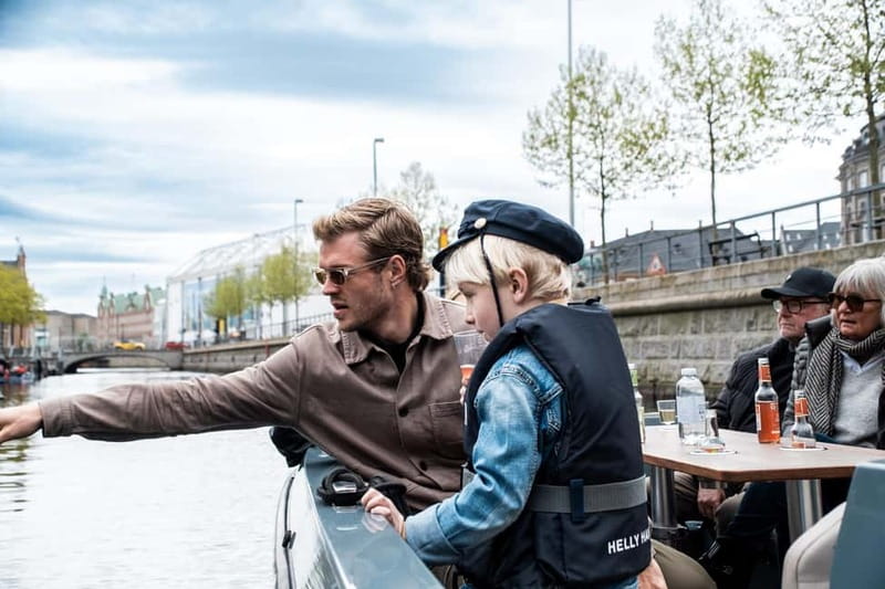 Copenhagen: 1 or 2-Hour Canal Tour in Silent Electric Boats - What you see in the first hour