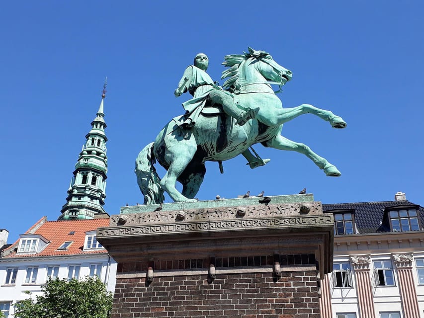 Copenhagen: 2,5-Hour 'Must See' Bike Tour with a Local Guide - Nyboder shows a quieter side of old Copenhagen