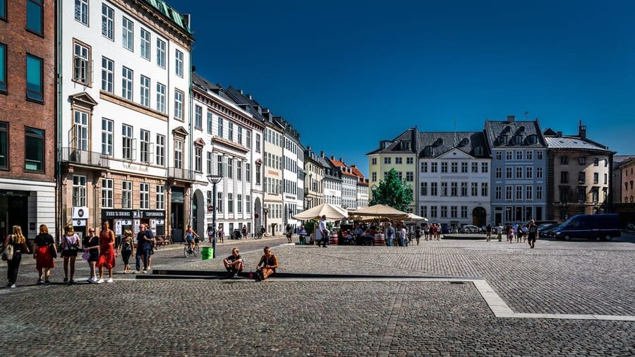 Copenhagen: 2-hour Old Town Private Walking Tour - Rådhuspladsen and Copenhagen City Hall