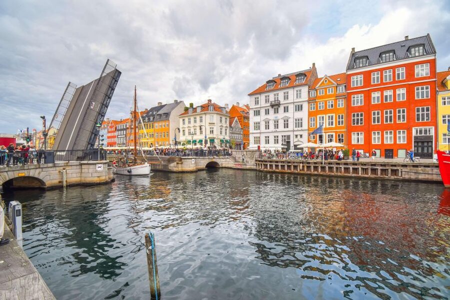 Copenhagen: Canal Boat Cruise & Old Town/Nyhavn Walking Tour - Old Town Sights From City Hall to Nyhavn