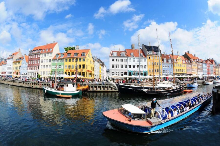 Copenhagen: Canal Boat Cruise & Old Town/Nyhavn Walking Tour - Nyhavn Is the Handoff Point