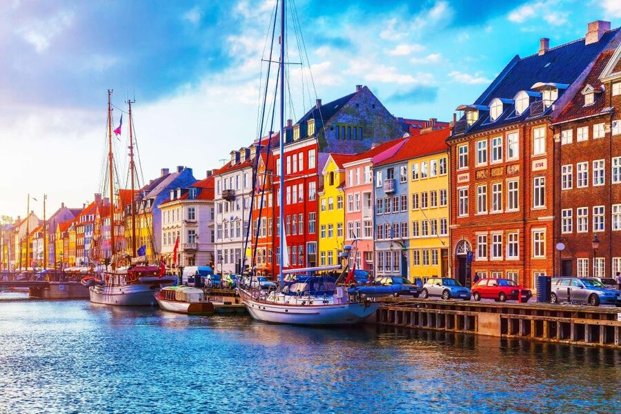 Copenhagen: Canal Boat Cruise & Old Town/Nyhavn Walking Tour - One Hour on Copenhagen’s Canals