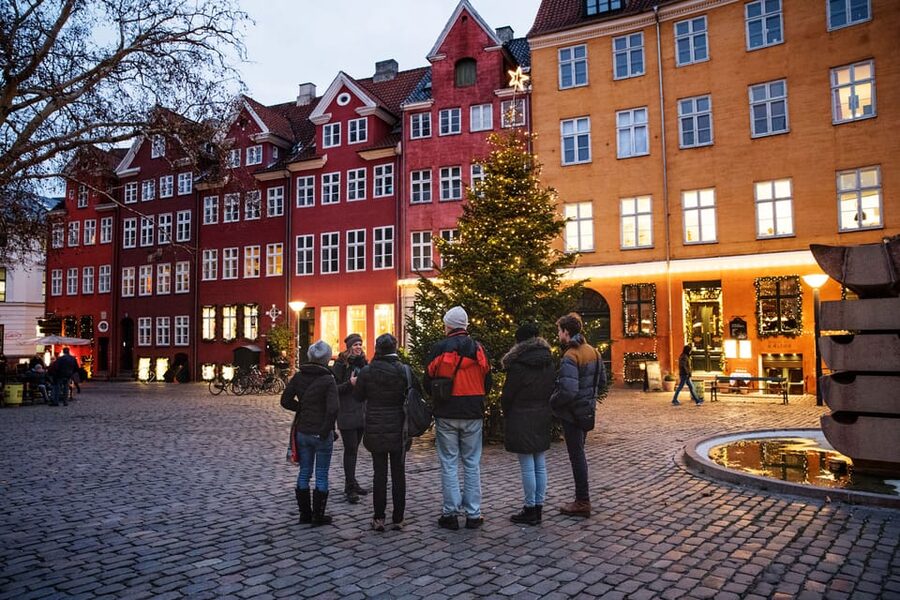 Copenhagen: Christmas Walking Tour with Treats and Drinks - Gløgg, julebryg, and the alcohol question