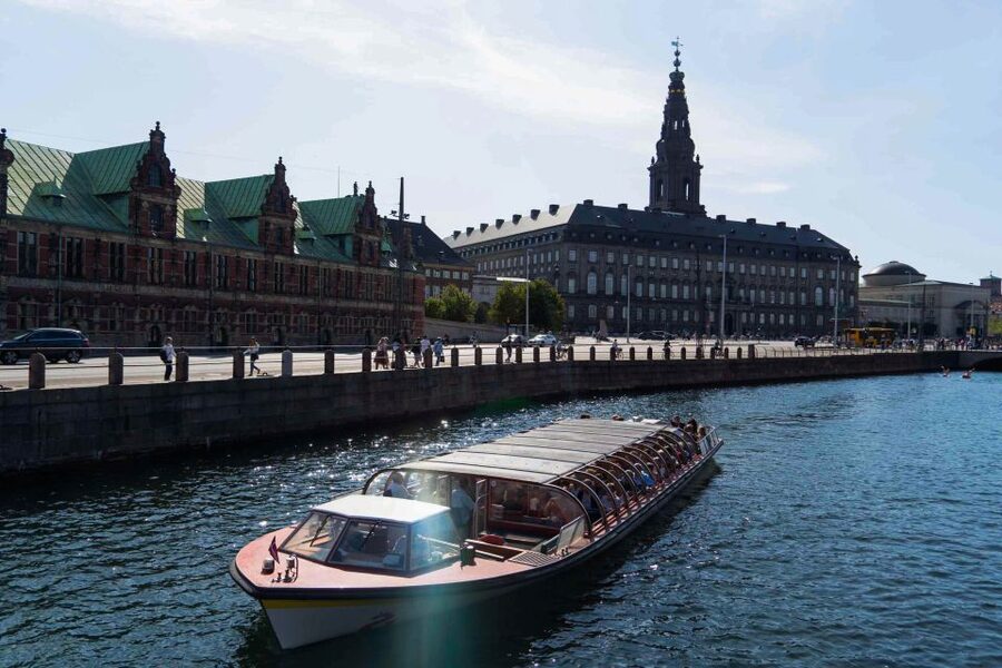 Copenhagen: Classic Canal Tour & The Harbour - Starting at Ved Stranden beside the old center