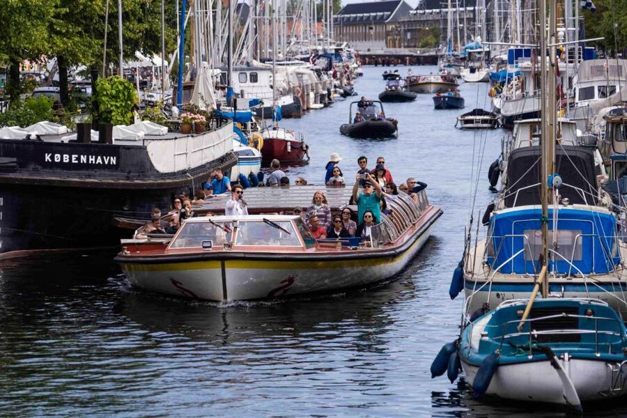 Copenhagen: Classic Canal Tour & The Harbour - A broad view of Copenhagen in 105 minutes