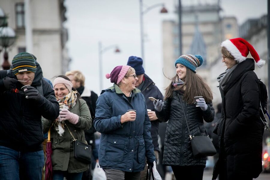 Copenhagen: Evening Gourmet Walk with Food & Drinks Tasting - Five or six tastings that make a full meal