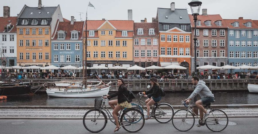 Copenhagen: Express Walk with a Local in 60 minutes - Børsen and the city’s grander side