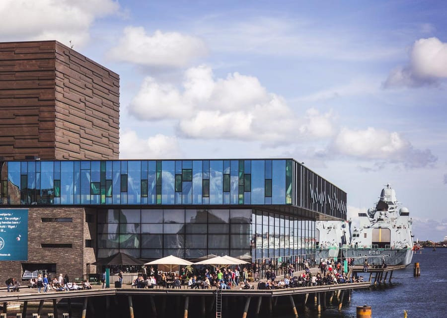 Copenhagen: Guided Walking Tour in French - From Tivoli to Copenhagen City Hall