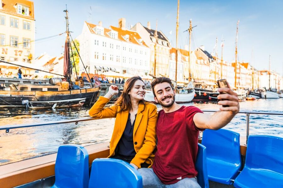 Copenhagen: Hop-On Hop-Off Bus Tour with Boat Tour Option - Rosenborg Castle and the return through central Copenhagen