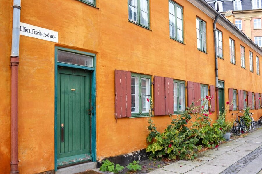 Copenhagen: Hygge & Highlights Walking Tour with Local Guide - Kongens Nytorv, Strøget, and Pistolstræde