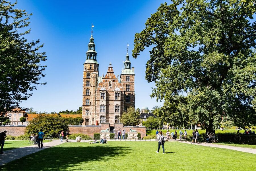 Copenhagen: Hygge & Highlights Walking Tour with Local Guide - The Round Tower and the final square