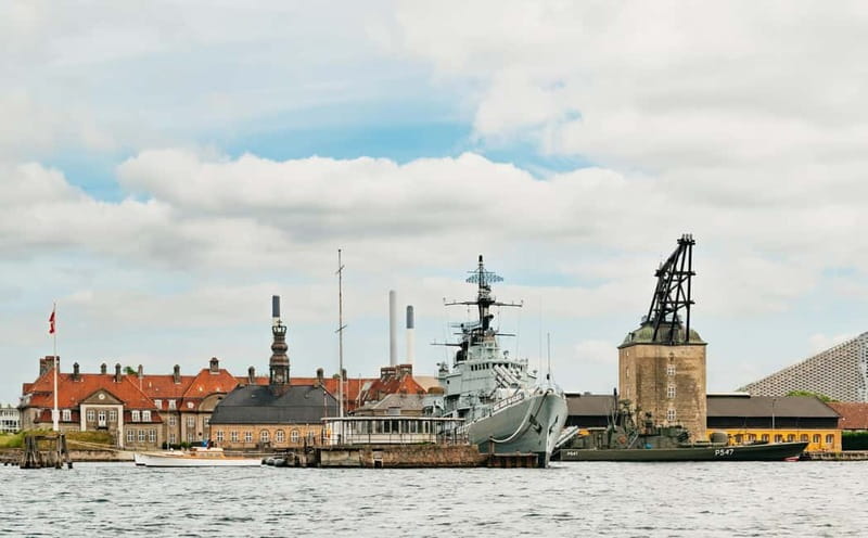 Copenhagen: Old Canals and Hidden Gems Social Boat Tour - Returning through the old city canals