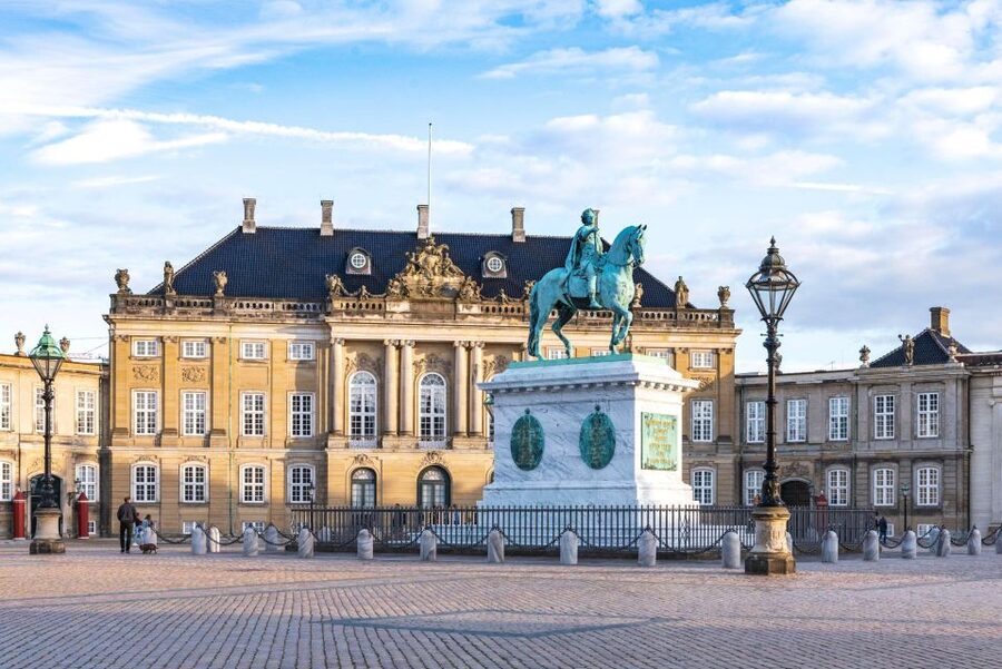 Copenhagen: Old Town and Nyhavn Private Family Tour - What the optional boat cruise adds