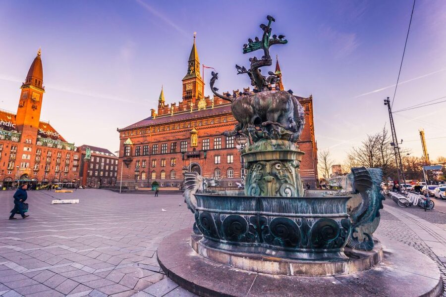 Copenhagen: Old Town and Nyhavn Private Family Tour - Walking the Old Town with stories and riddles