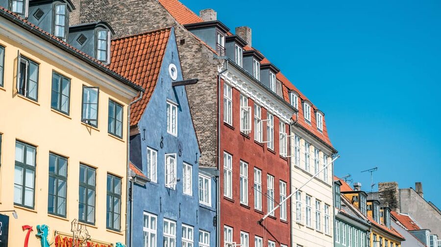 Copenhagen: Private Walking Tour - Amalienborg Palace and the Danish royal family