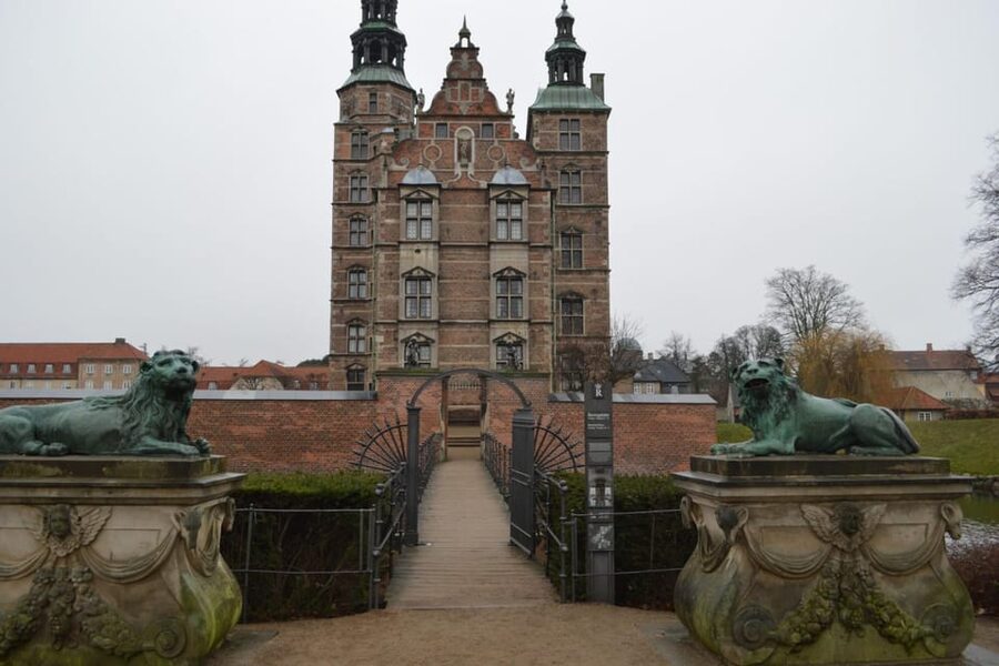 Copenhagen: Rosenborg Castle Tour with Skip-the-Line Ticket - The guide can make or break the experience