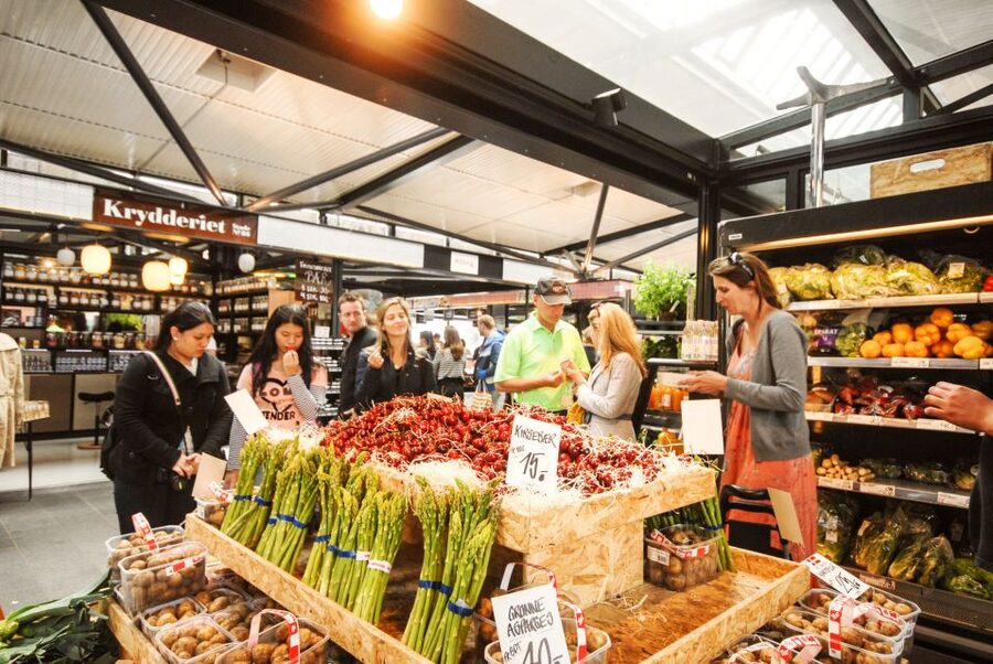 Copenhagen’s oldest and original food tour (Est. 2011). - A drink stop at SKAAL and Kultorvet