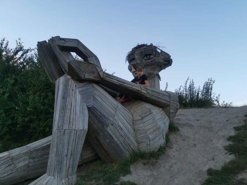 Copenhagen: The Six Forgotten Giants Hunt and Nature Walk - Sleeping Louis and Hilltop Trine begin the hunt