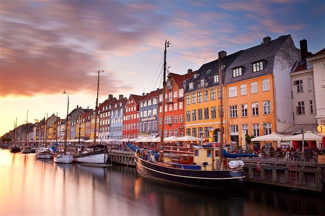 Explore Copenhagen: Self-Guided Audio Tour - Amalienborg and the octagonal royal complex