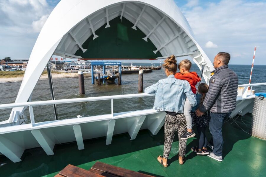 From Rømø: One-Way or Roundtrip Passenger Ferry to Sylt - What the double-ended ferry offers
