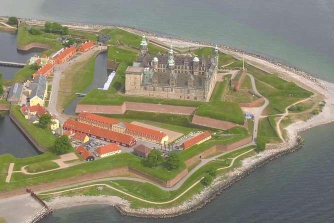 Hamlet and Sweden Tour - Two Countries in one day ! - How much guiding will you receive?