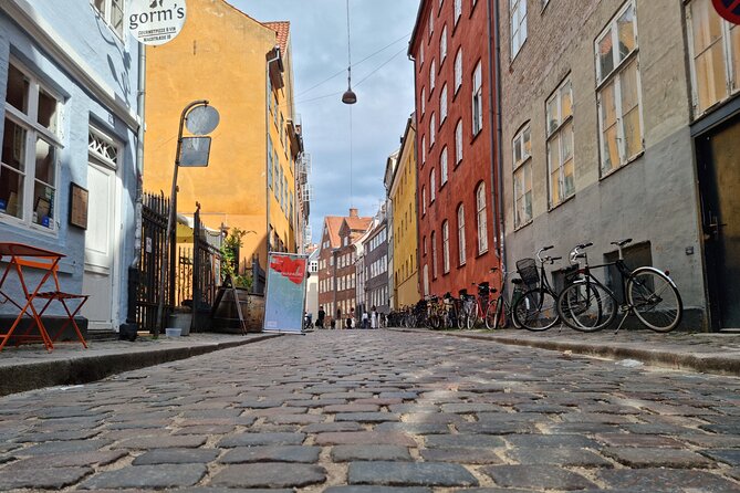 Private E-Biking Copenhagen History and Nature Adventures - Rosenborg Castle among Copenhagen’s green spaces