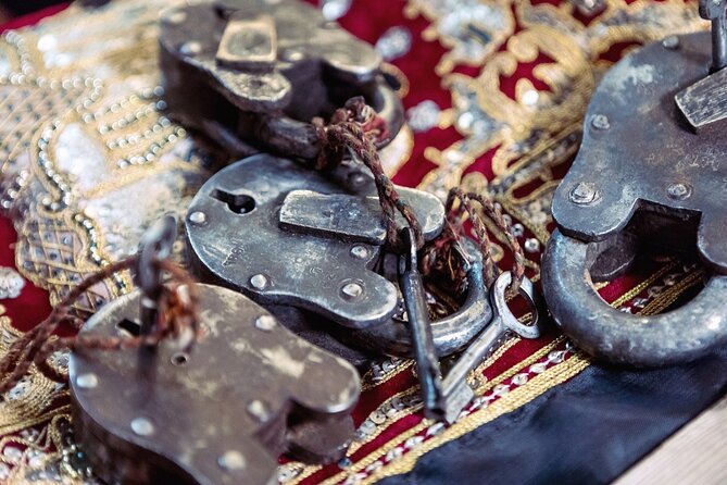 SHERLOCK Escape Room - Who should book the Sherlock room?
