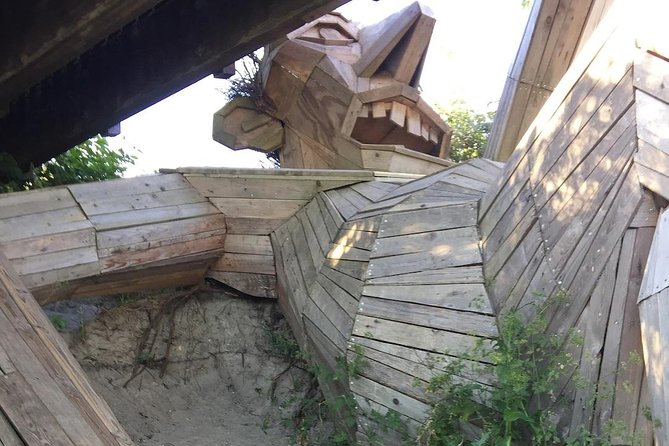 The Forgotten Giants Private Tour - Thomas on the Mountain in Albertslund