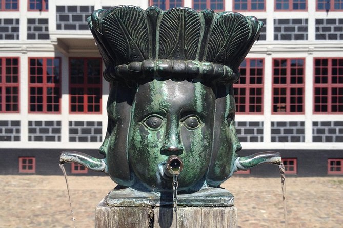 Time travel in Aarhus - What makes the small group worth paying for