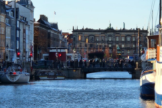 Walk & Canal Tour: Copenhagen Highlights + Changing of the Guards - From the Old Stock Exchange to Nyhavn